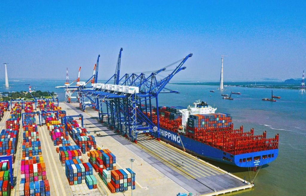 Việt Nam có nhiều cảng biển